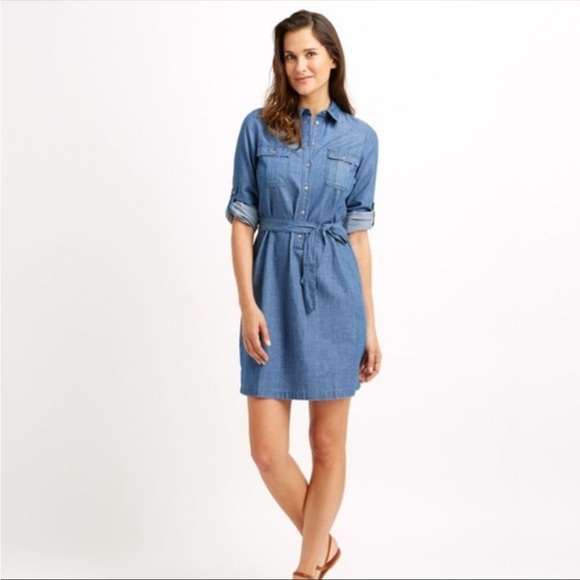 Vineyard Vines Dresses & Skirts - VINEYARD Vines 100% cotton denim dress Size 2